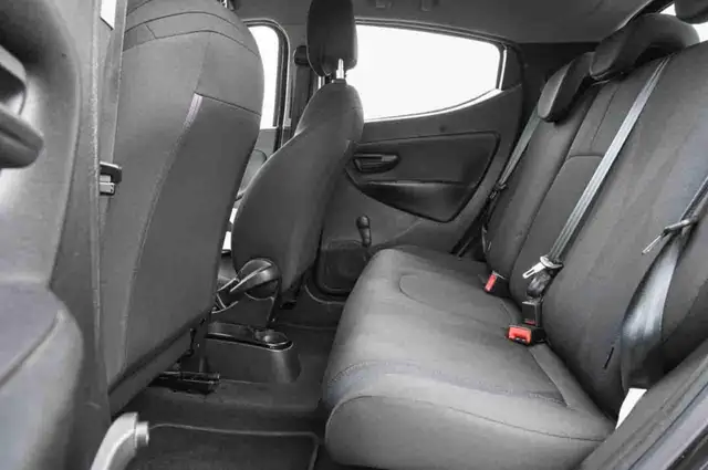 Lancia Ypsilon view 11