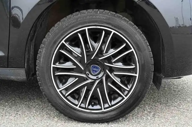 Lancia Ypsilon view 6