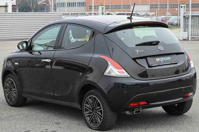 Lancia Ypsilon view 4