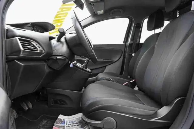Lancia Ypsilon view 10