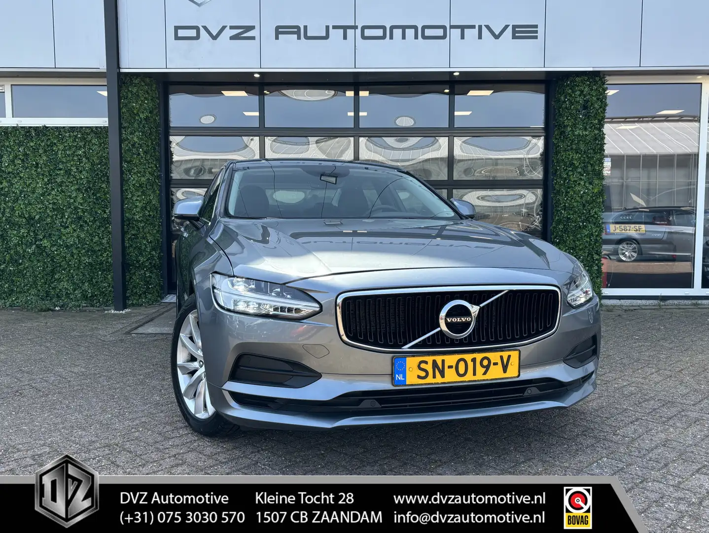Volvo S90 2.0 T4 Momentum+ | Leder | Drive Assist | Grijs - 1
