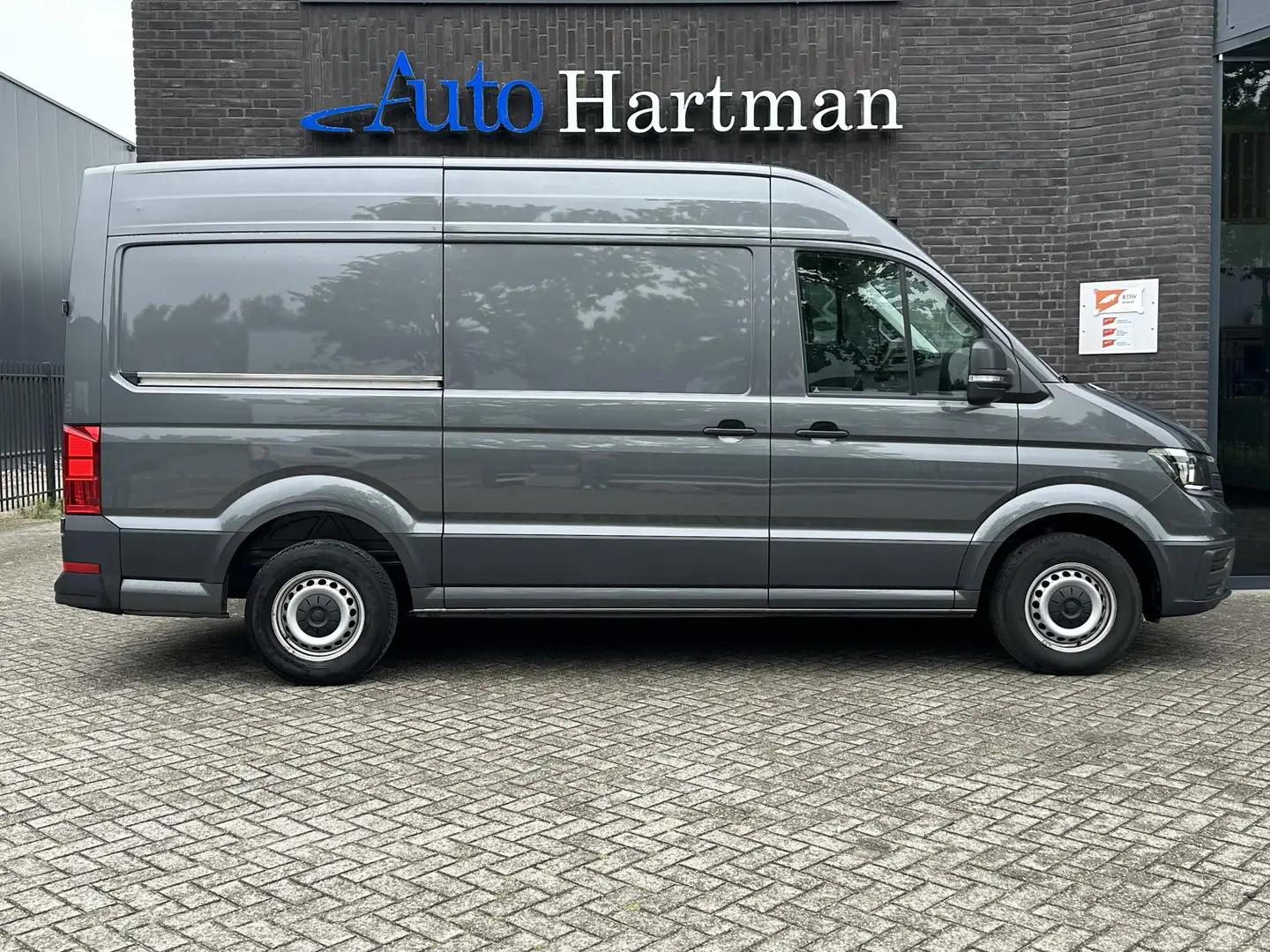 Volkswagen Crafter 35 2.0 TDI L3H3 Highline Trekhaak|Cruise|Camera|NA Grijs - 2