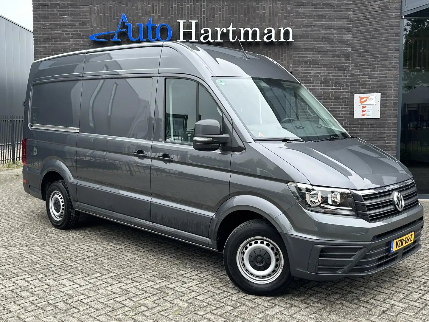 Volkswagen Crafter 35 2.0 TDI L3H3 Highline Trekhaak|Cruise|Camera|NA Grijs - 1
