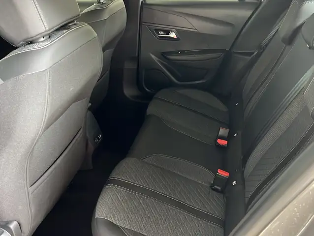 Peugeot 208 view 12