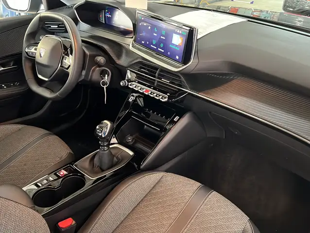 Peugeot 208 view 17
