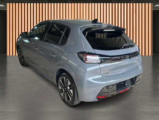 Peugeot 208 view 5
