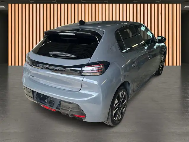 Peugeot 208 view 4