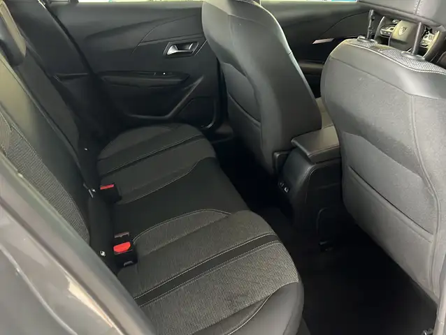 Peugeot 208 view 16
