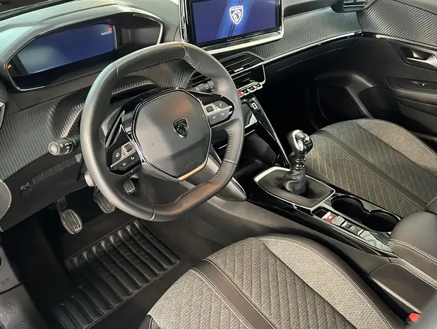 Peugeot 208 view 8