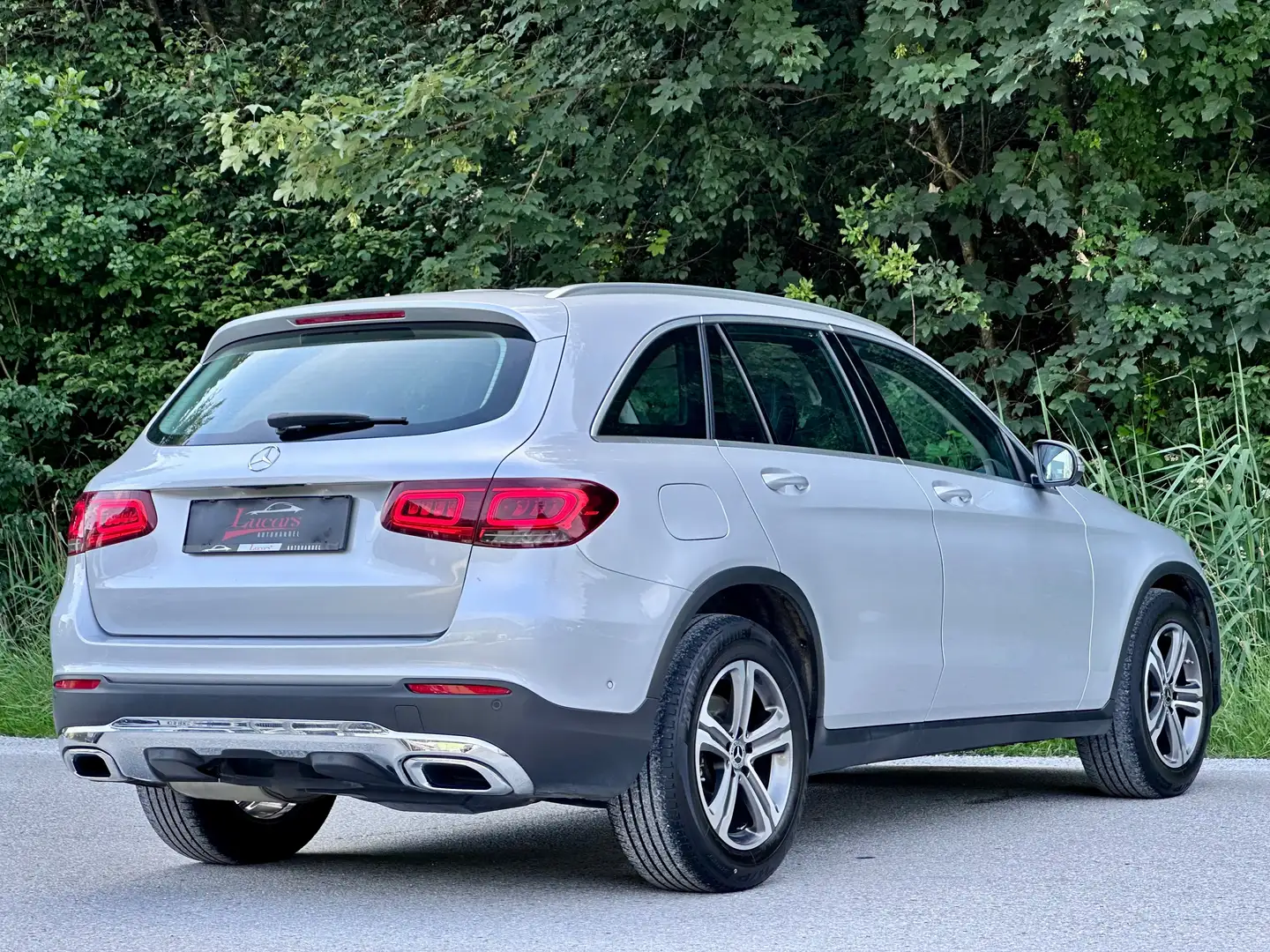 Mercedes-Benz GLC 300 d 4Matic Aut. AHK*360*LEDER*LED*NAVI*AMBIENTE* Grau - 2