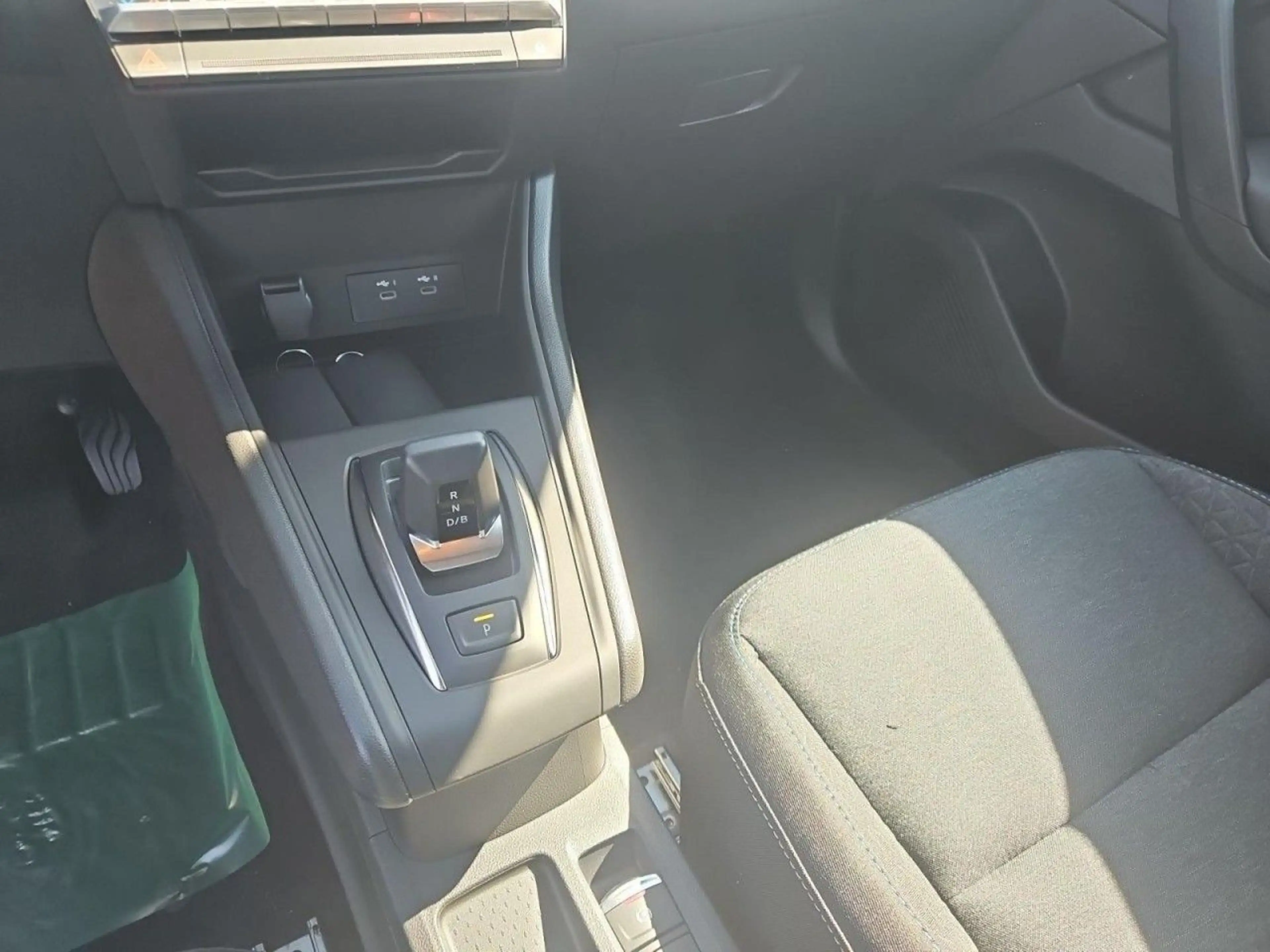 Mitsubishi Grandis 1.8 HEV DiamantPlus SmartKey AndroidAuto Klima — photo 15