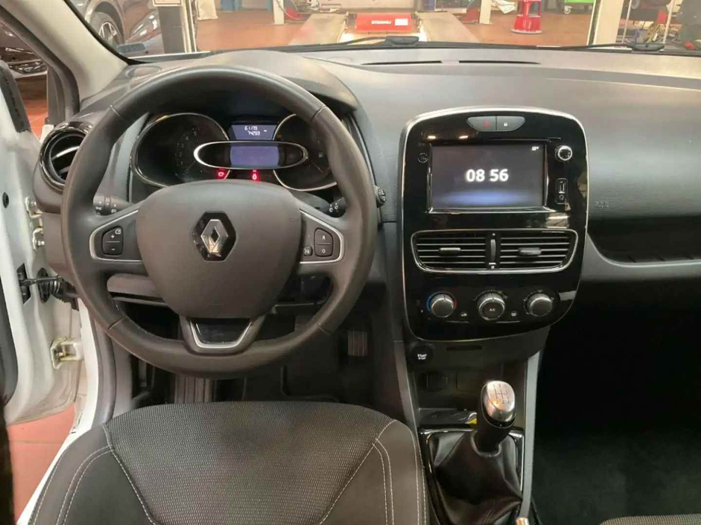 Renault Clio IV 0.9 TCe 90 ZEN Wit - 2