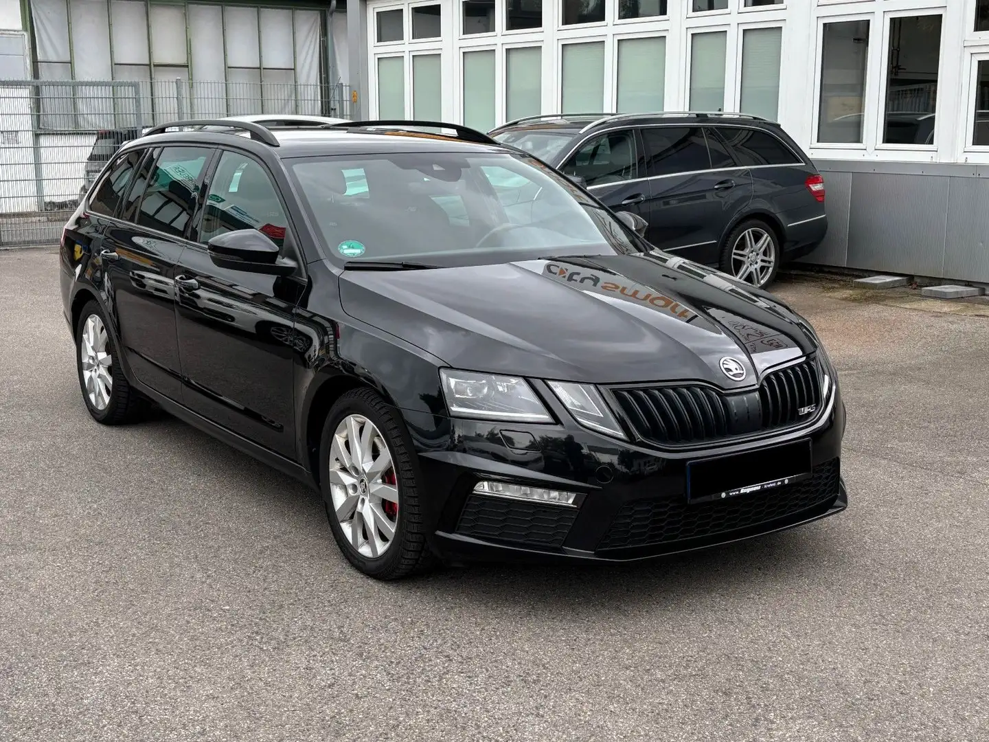 Skoda Octavia Combi RS Aut. Navi-LED-PDC-AHK Schwarz - 1