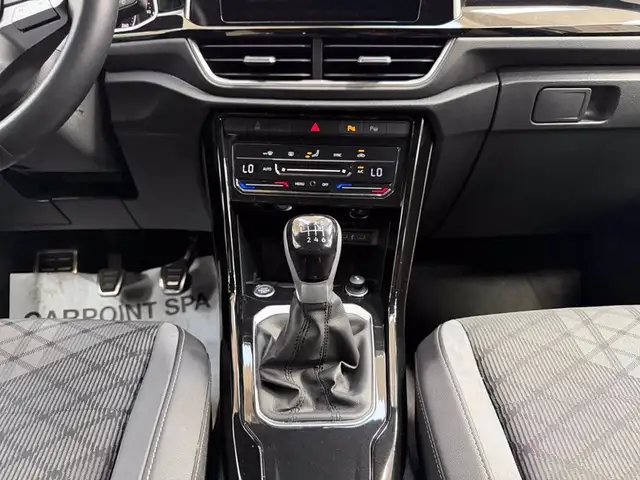 Volkswagen T-Roc view 12