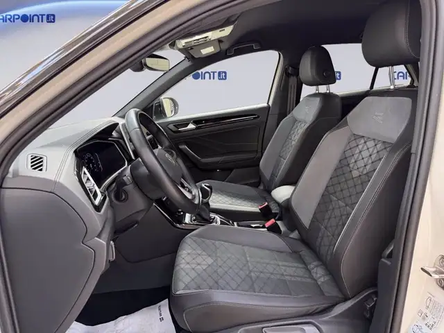 Volkswagen T-Roc view 10