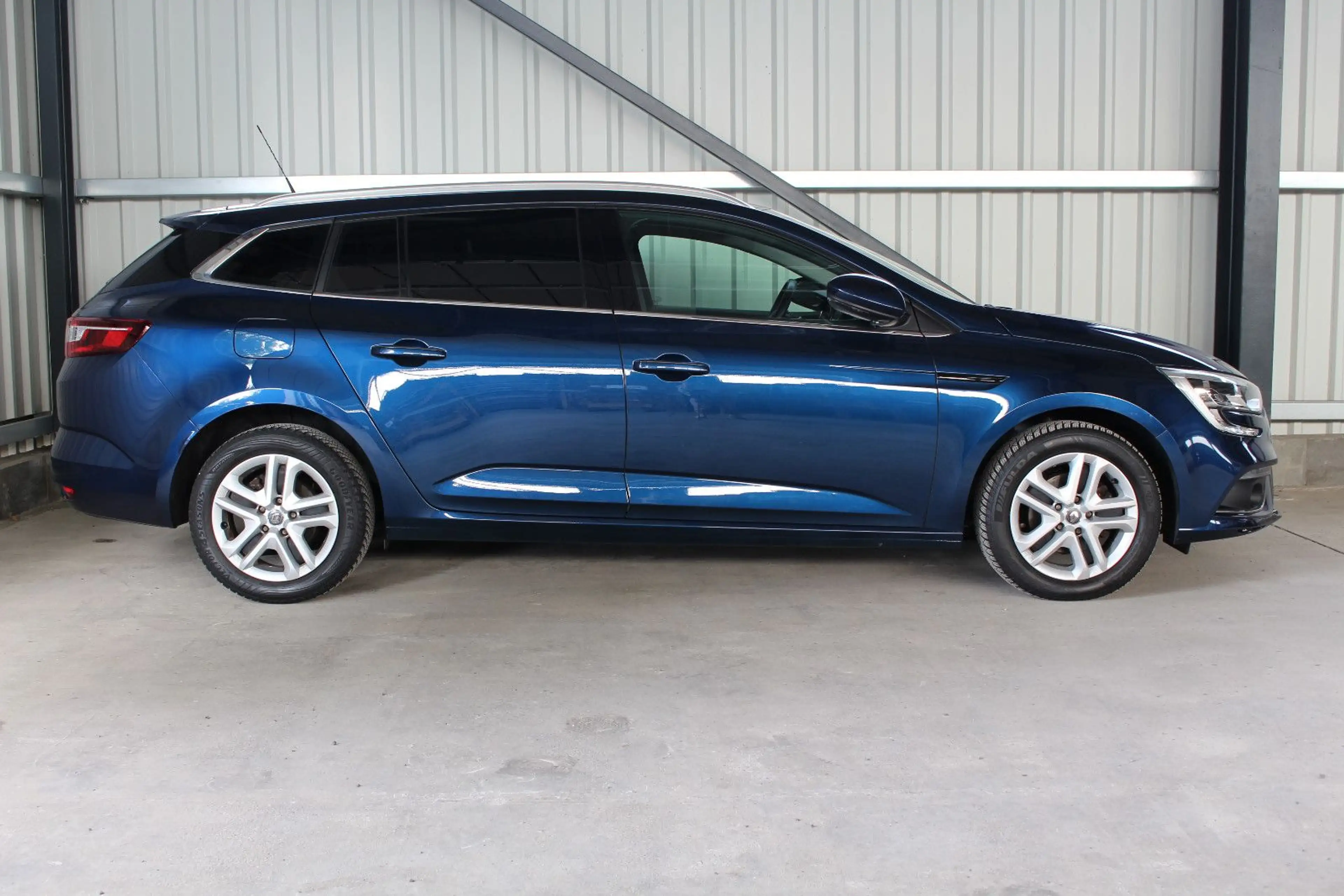 Renault Megane IV Grandtour Business Edition — photo 2