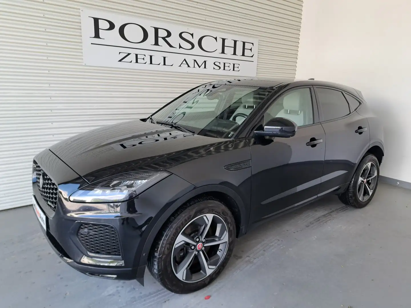 Jaguar E-Pace 2.0DI4 D200 AWD R-Dynamic S Aut. Schwarz - 2