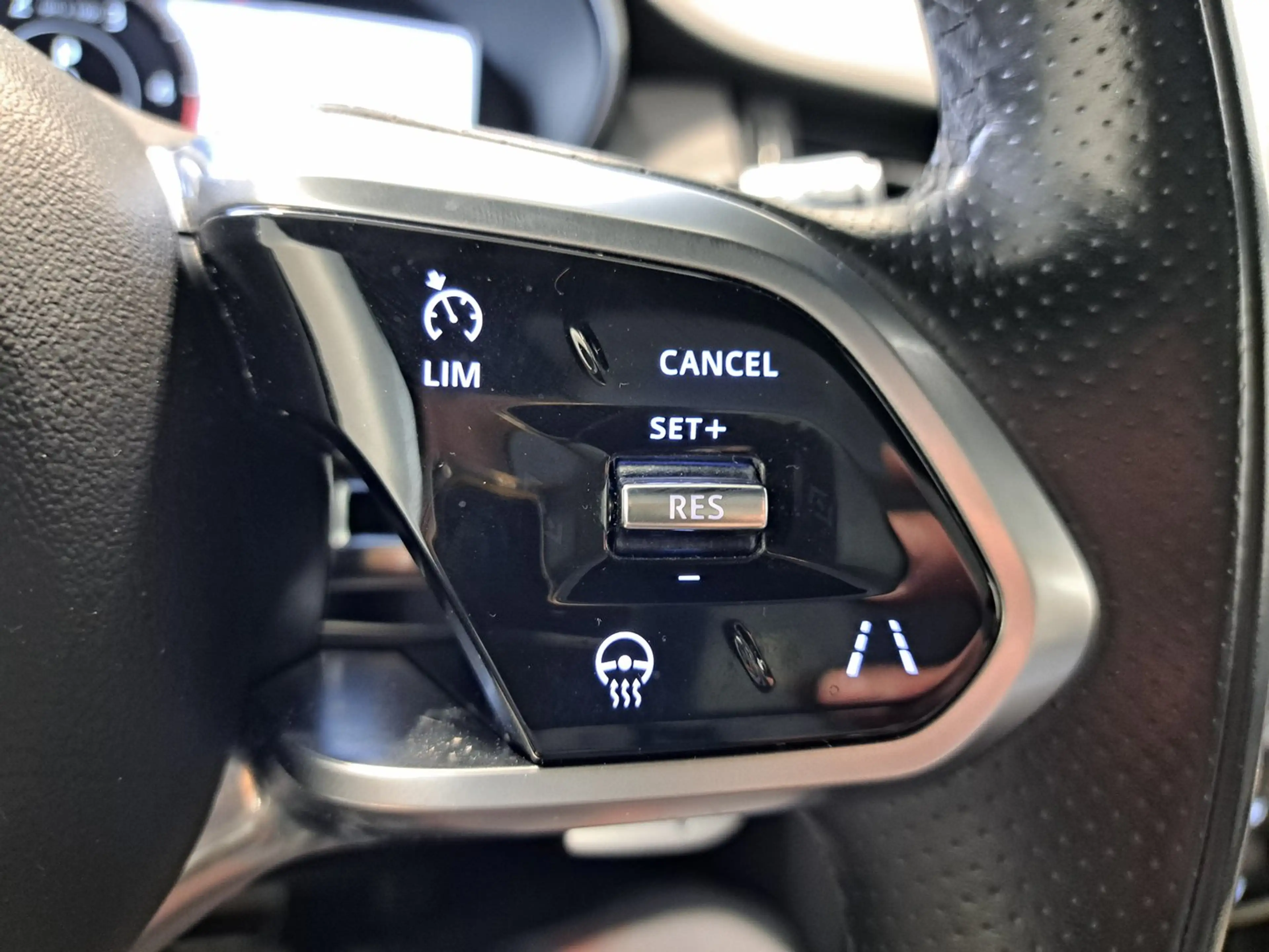 Jaguar E-Pace 2.0DI4 D200 AWD R-Dynamic S Aut. — photo 8