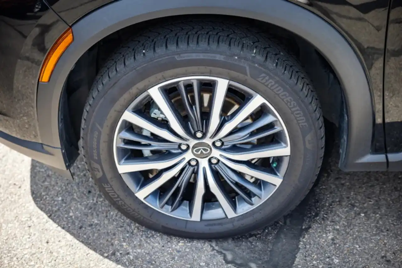 Infiniti QX60 снимка Infiniti QX60