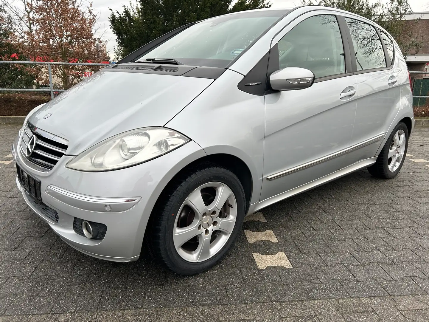 Mercedes-Benz A 200 A-Klasse  5-Türer Avantgarde*KLIMA*PDC*AHK* Silber - 1