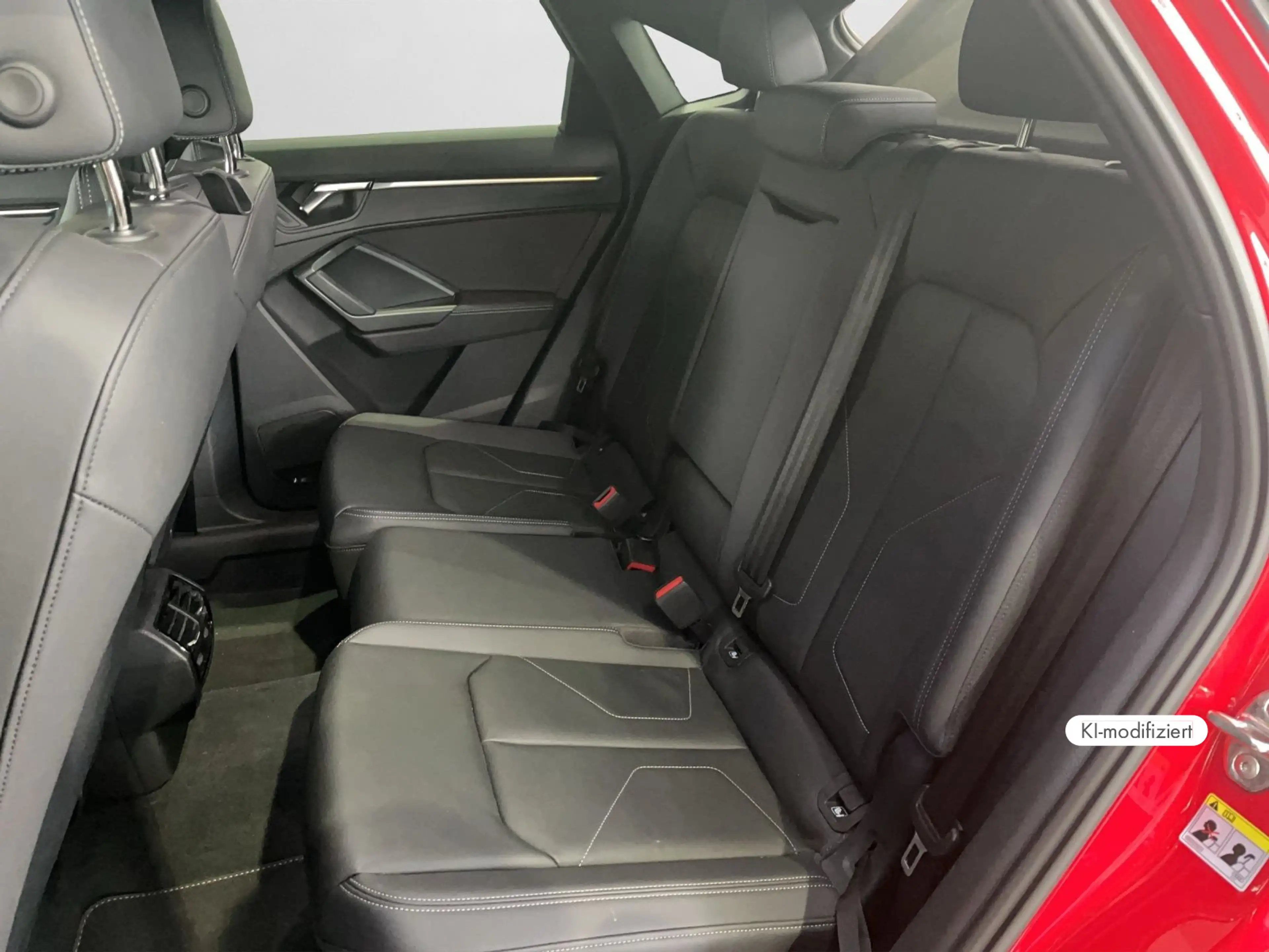 Audi Q3 S line 45 TFSI quattro S tronic STA — photo 9