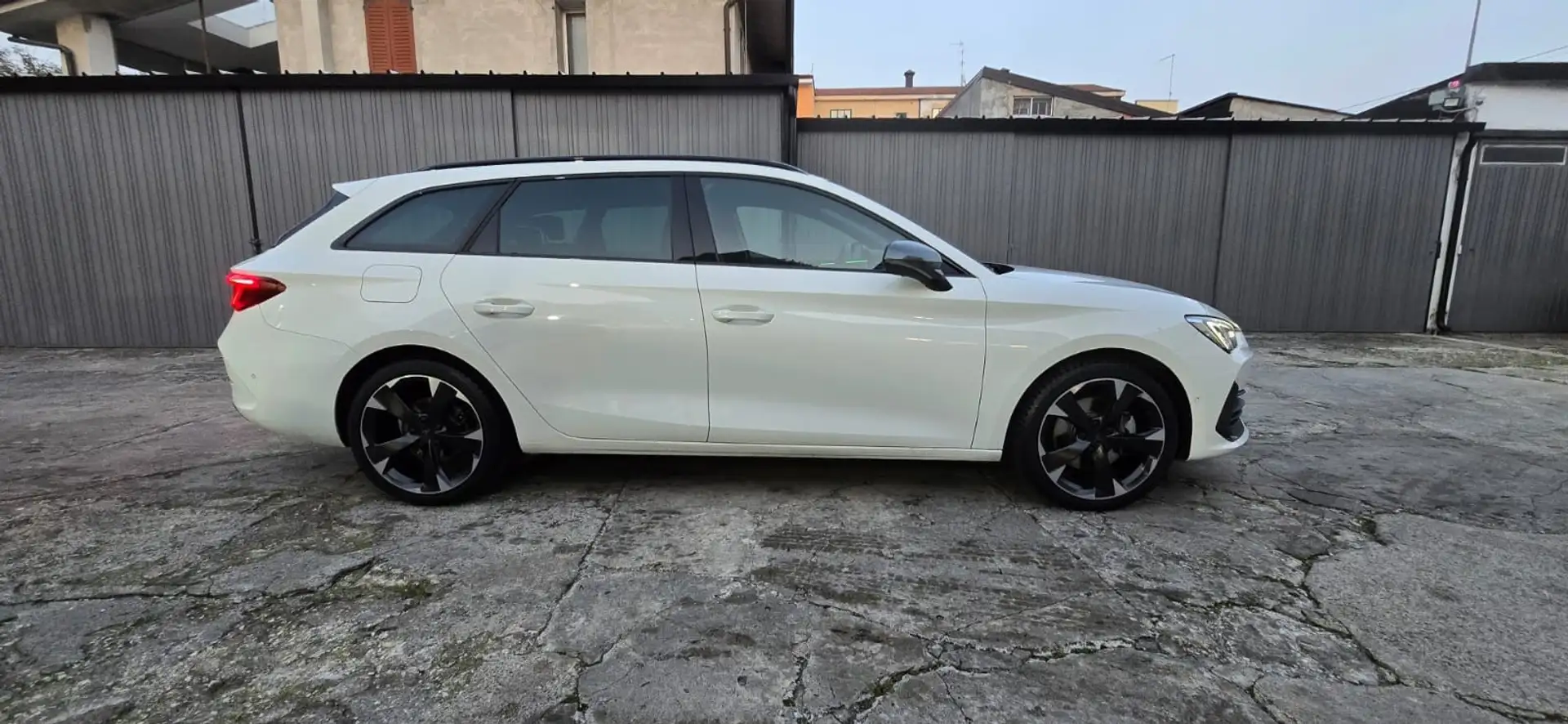 CUPRA Leon Sportstourer Bílá - 1