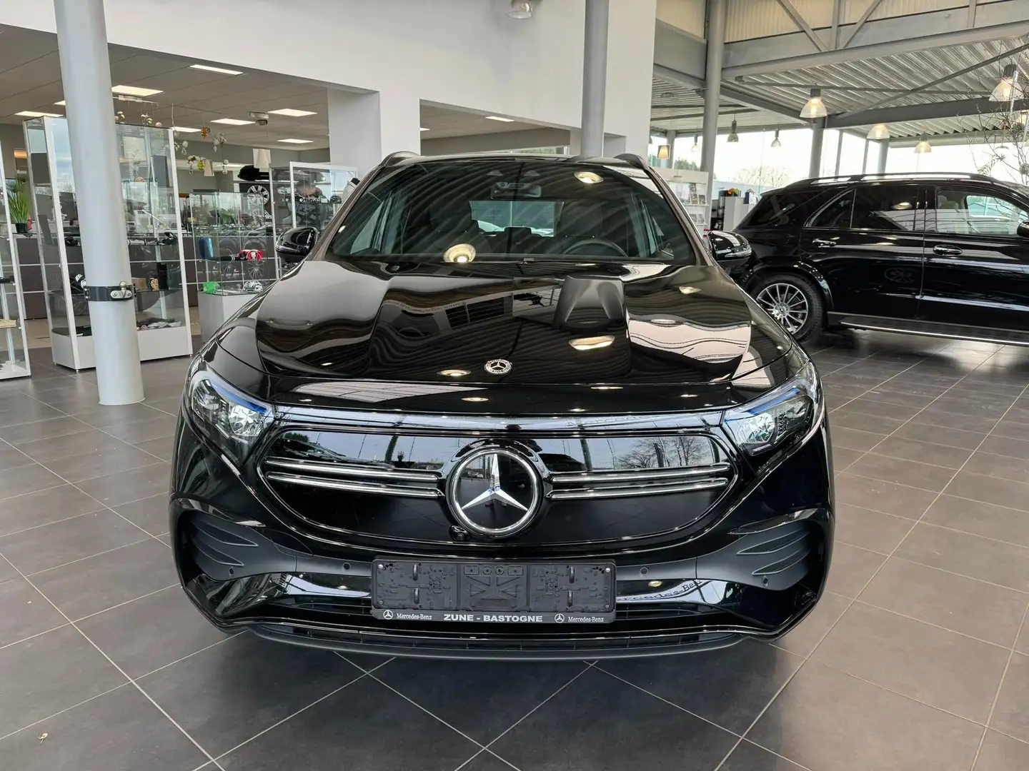 Mercedes-Benz EQA 66.5 kWh 350 4-Matic AMG Line - TO - CUIR - FULL Noir - 2