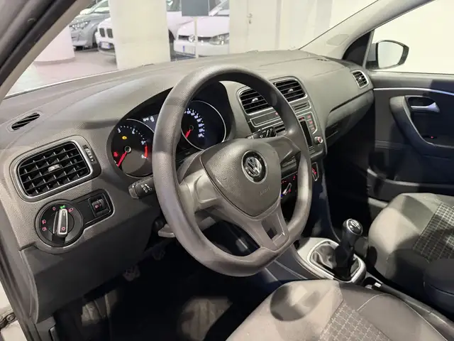 Volkswagen Polo view 8