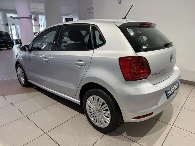 Volkswagen Polo view 3