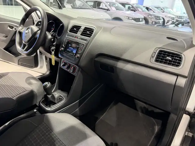 Volkswagen Polo view 10