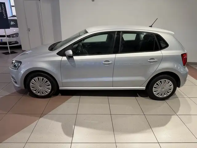 Volkswagen Polo view 2