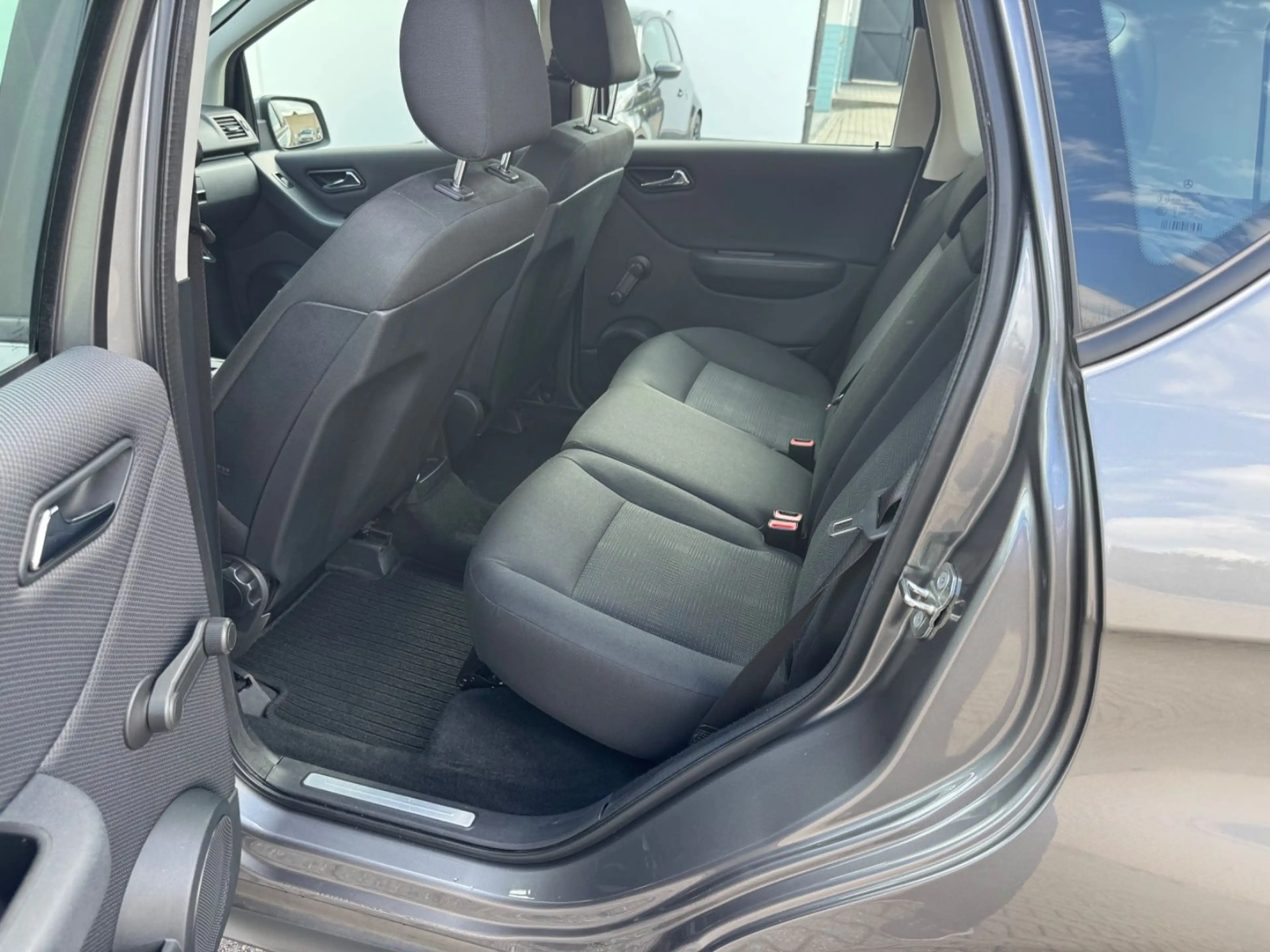 Mercedes-Benz A 180 5-türig Automatik PDC Euro5 — photo 14