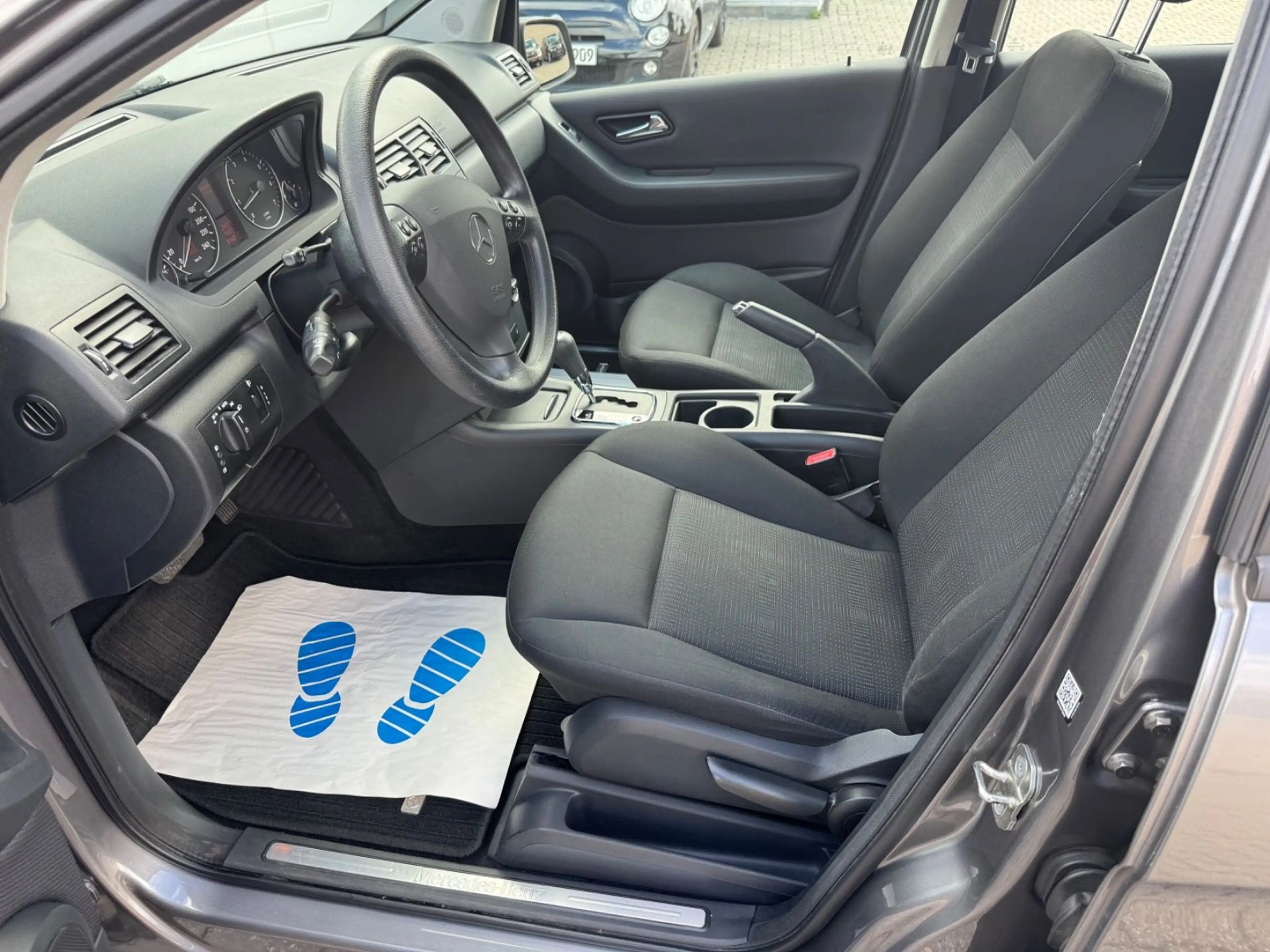 Mercedes-Benz A 180 5-türig Automatik PDC Euro5 — photo 11