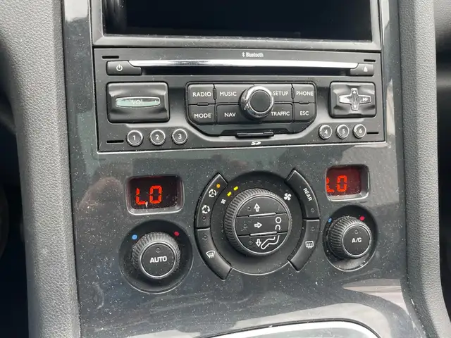 Peugeot 5008 view 3