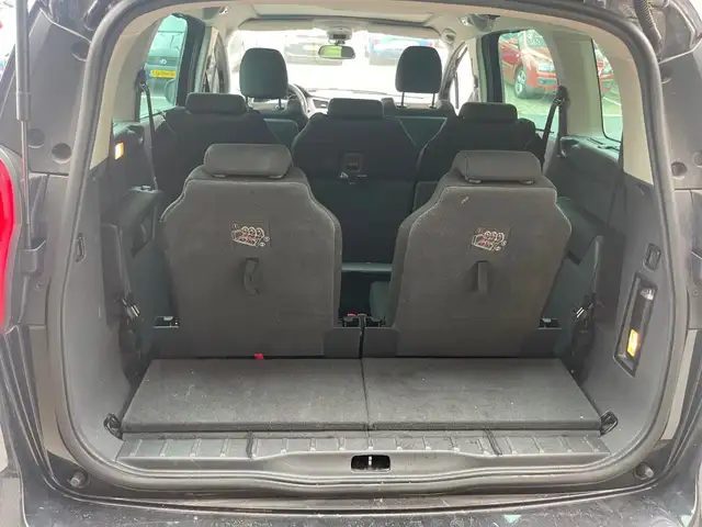 Peugeot 5008 view 4