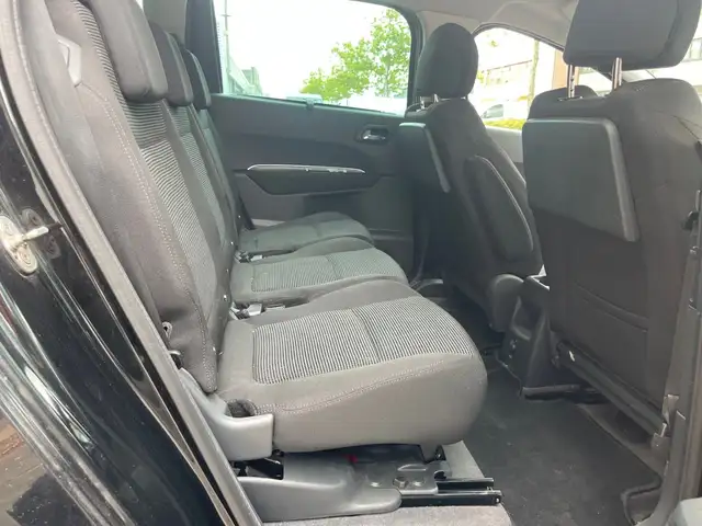 Peugeot 5008 view 12
