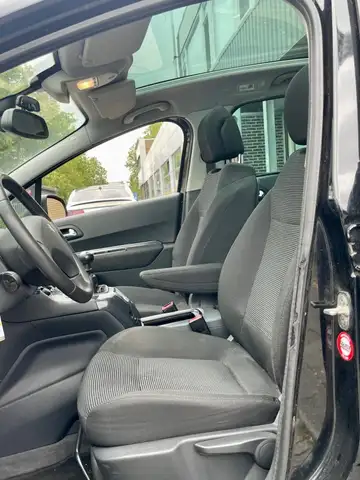 Peugeot 5008 view 11