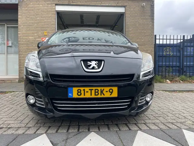Peugeot 5008 view 5