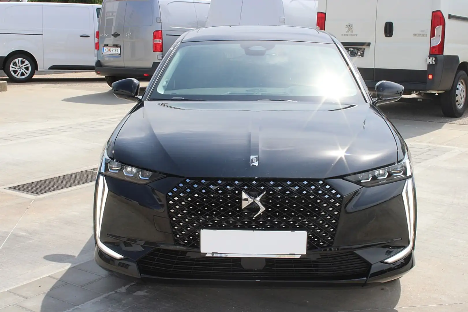 DS Automobiles DS 4 Hybrid 136 eDCT-6 Étoile-Nappaleder Schwarz - 2