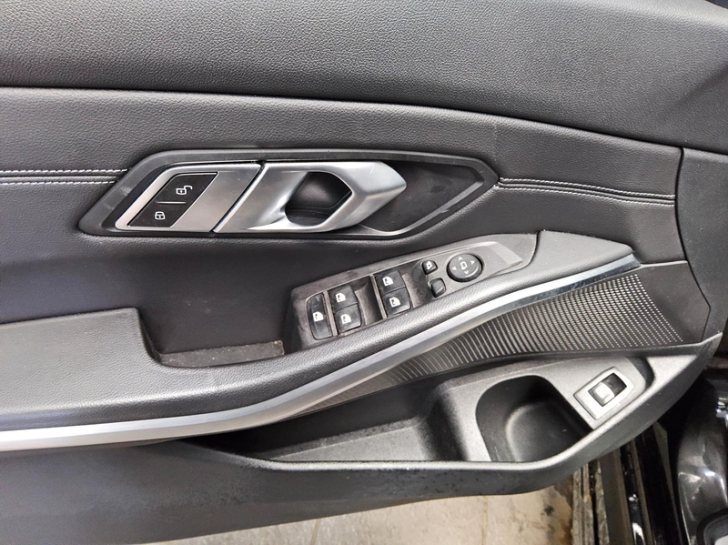 BMW 320 dA Touring T-Leder Navi LED Shz Curved — photo 10