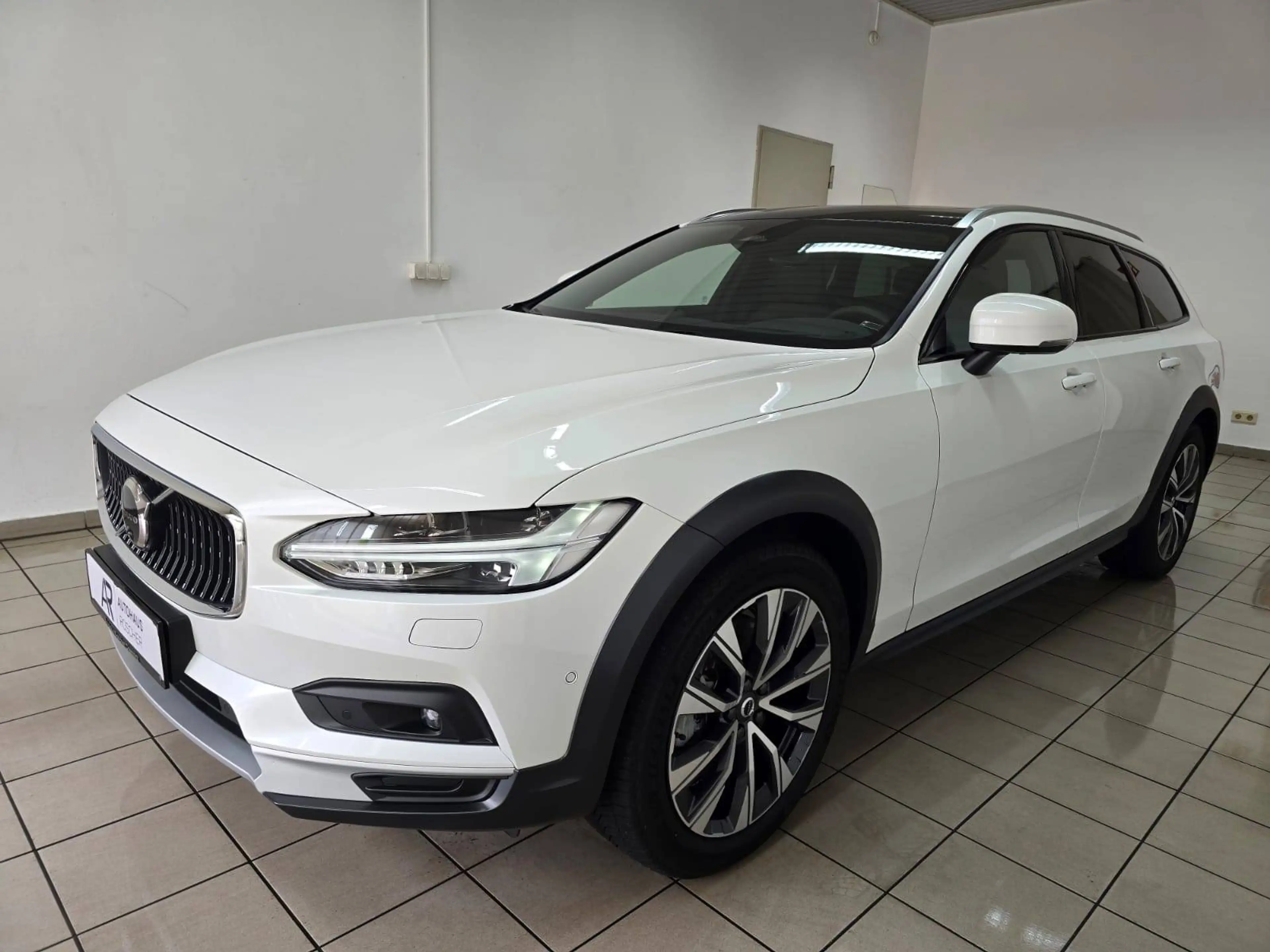 Volvo V90 Cross Country Ultimate AWD Panorama 360° Bowers&Wilkins Standheizung 1.Hand
