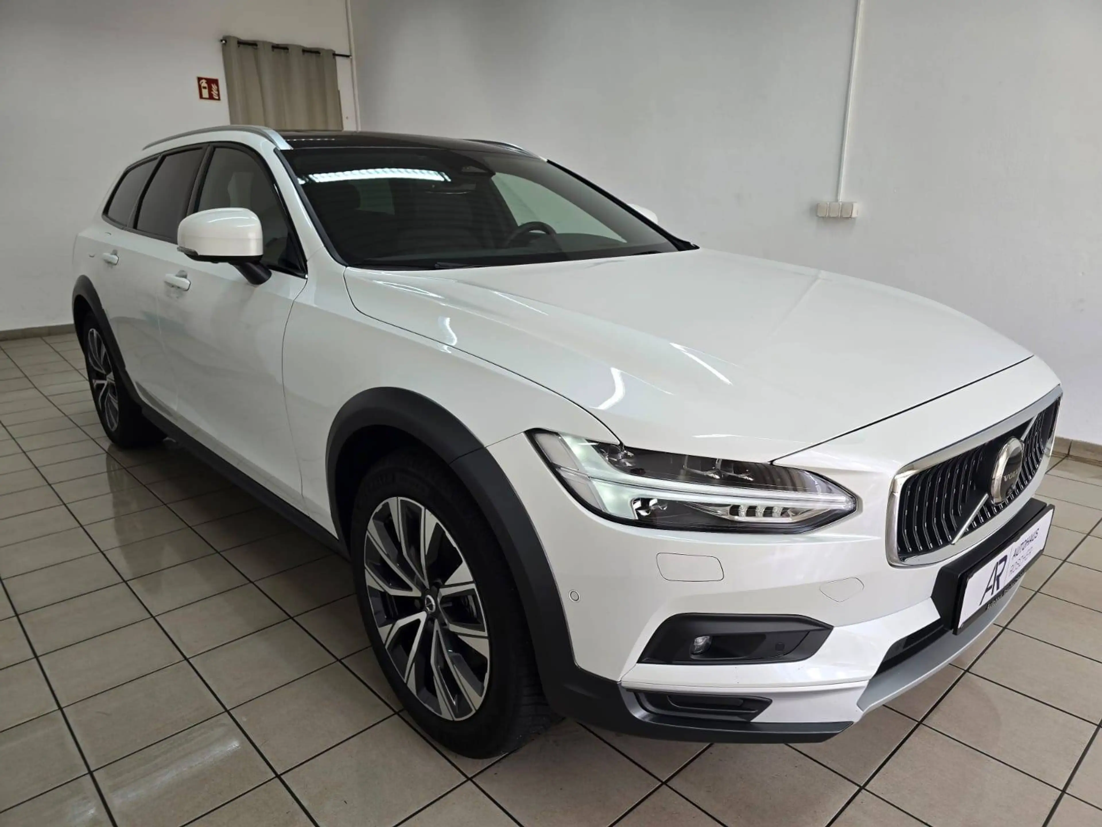 Volvo V90 Cross Country Ultimate AWD Panorama 360° Bowers&Wilkins Standheizung 1.Hand — photo 4