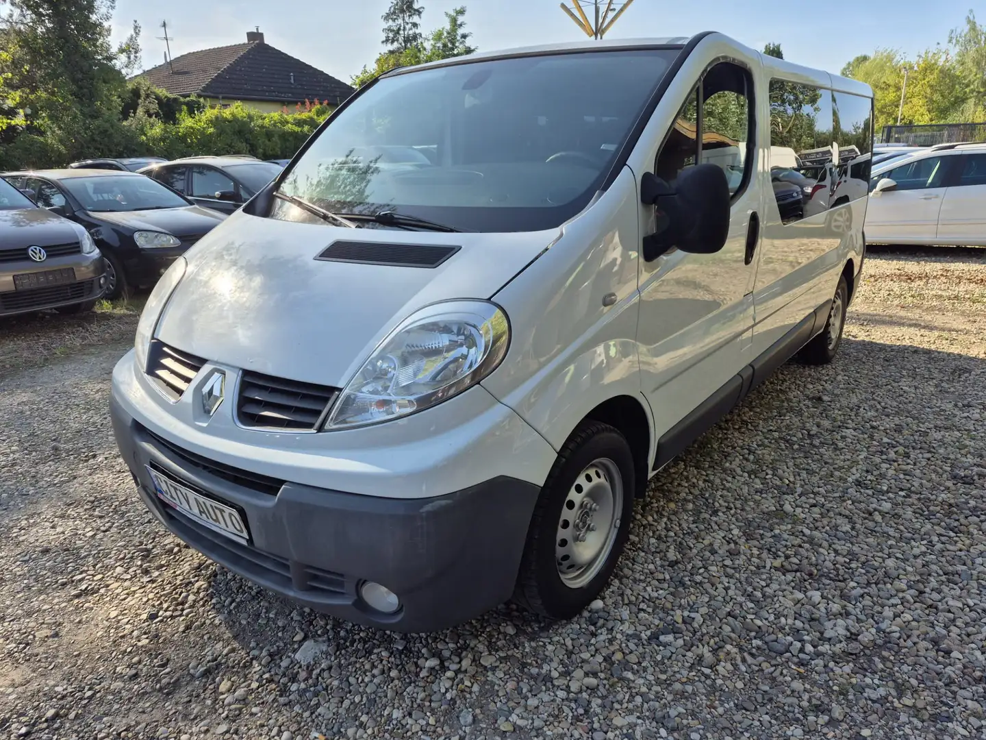 Renault Trafic L2H1 2,9t (8/9 Sitze) verglast Weiß - 1