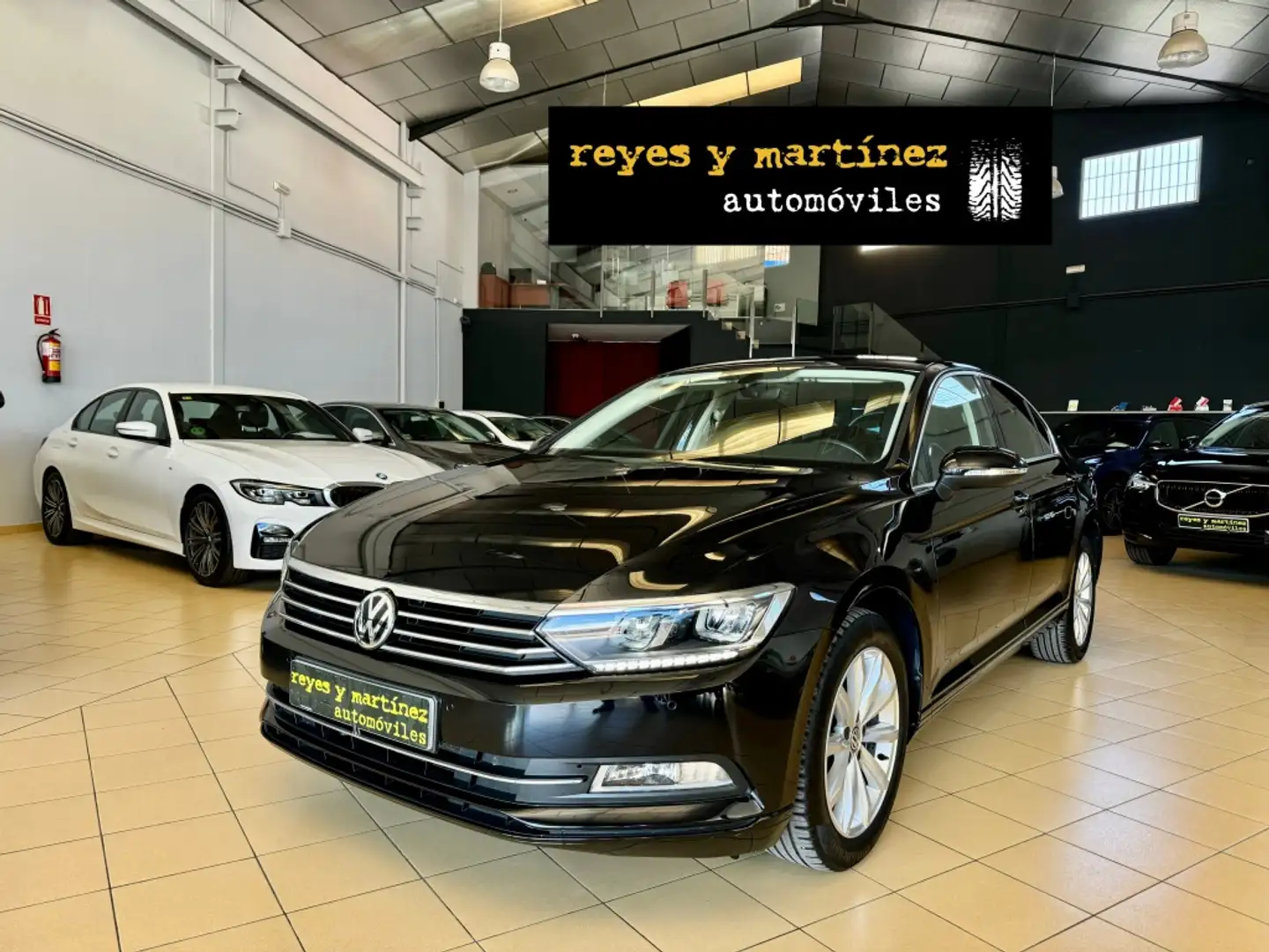Volkswagen Passat 1.6TDI Advance 88kW Zwart - 1