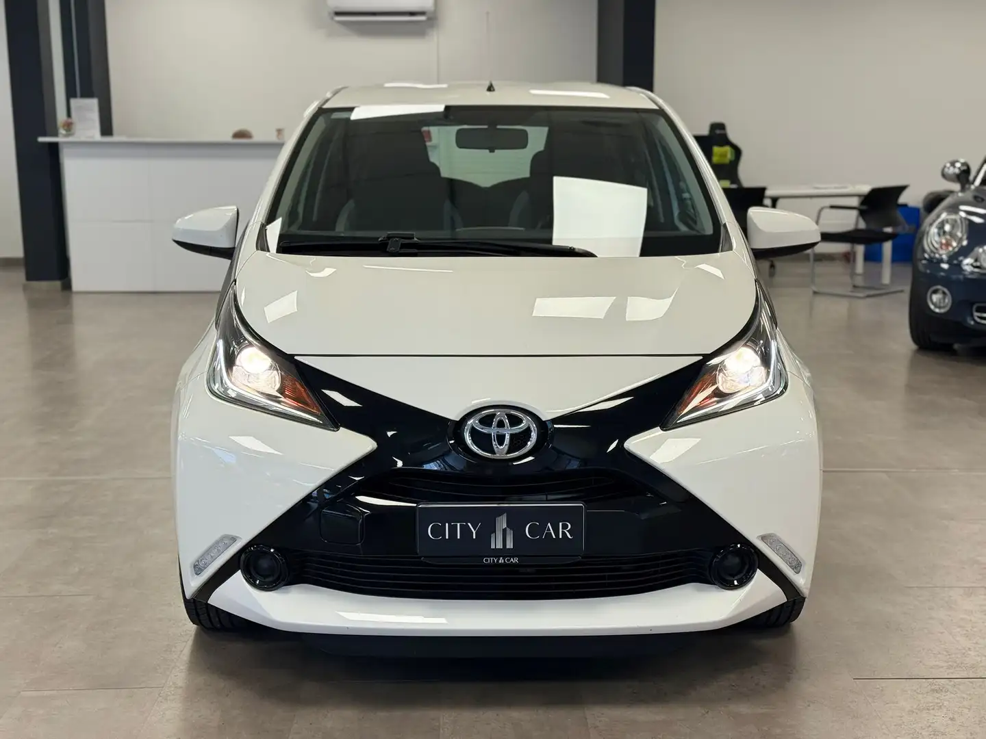Toyota Aygo 5p 1.0 x-cite my15 - 2