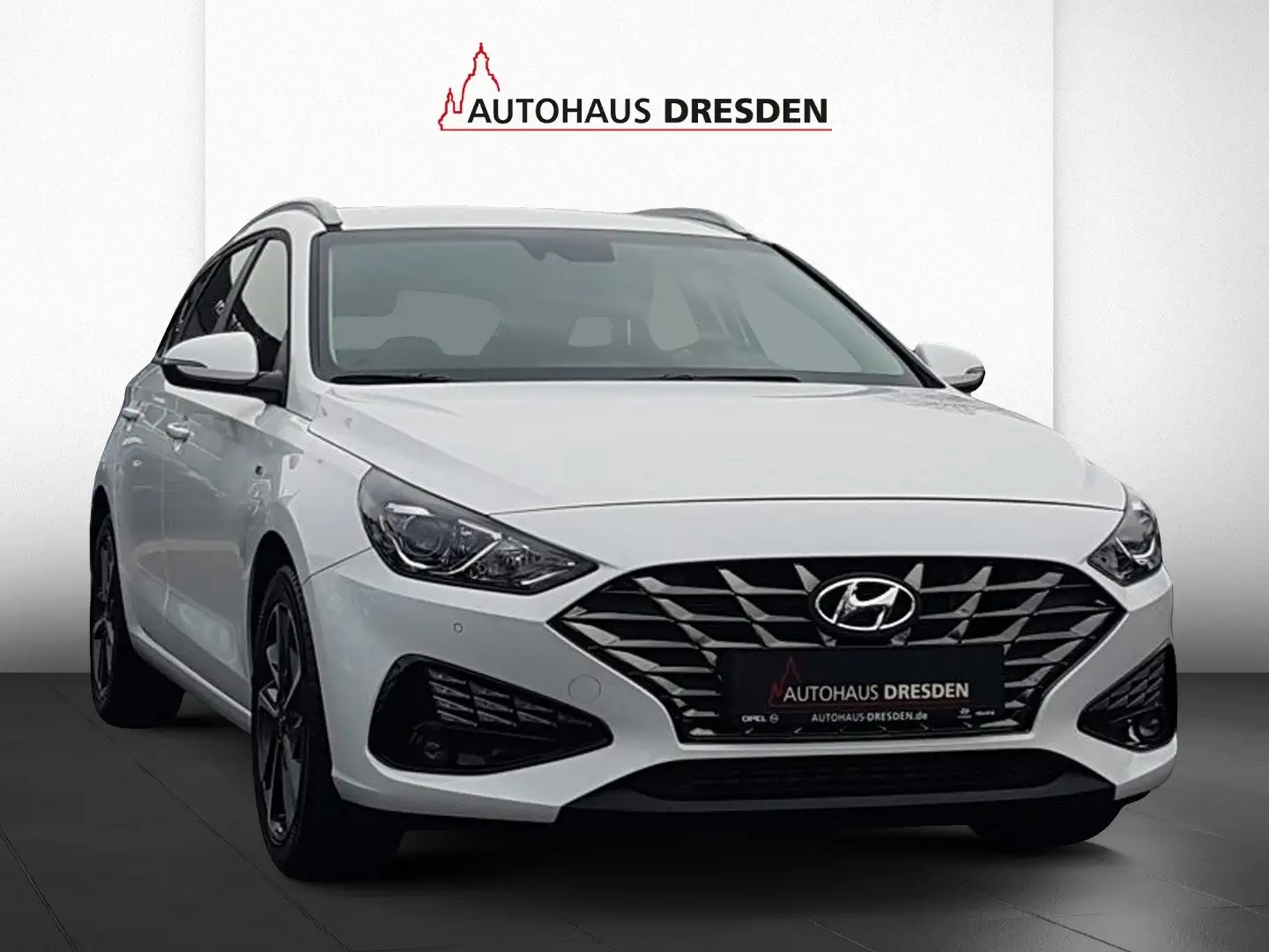 Hyundai i30 cw 1.5 T-GDI *DAB*SHZ*PDC*KAM* Weiß - 2