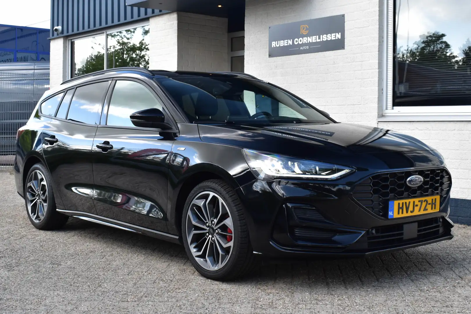 Ford Focus Wagon 1.0 EcoBoost Hybrid ST Line | Winter Pak | 1 Zwart - 1