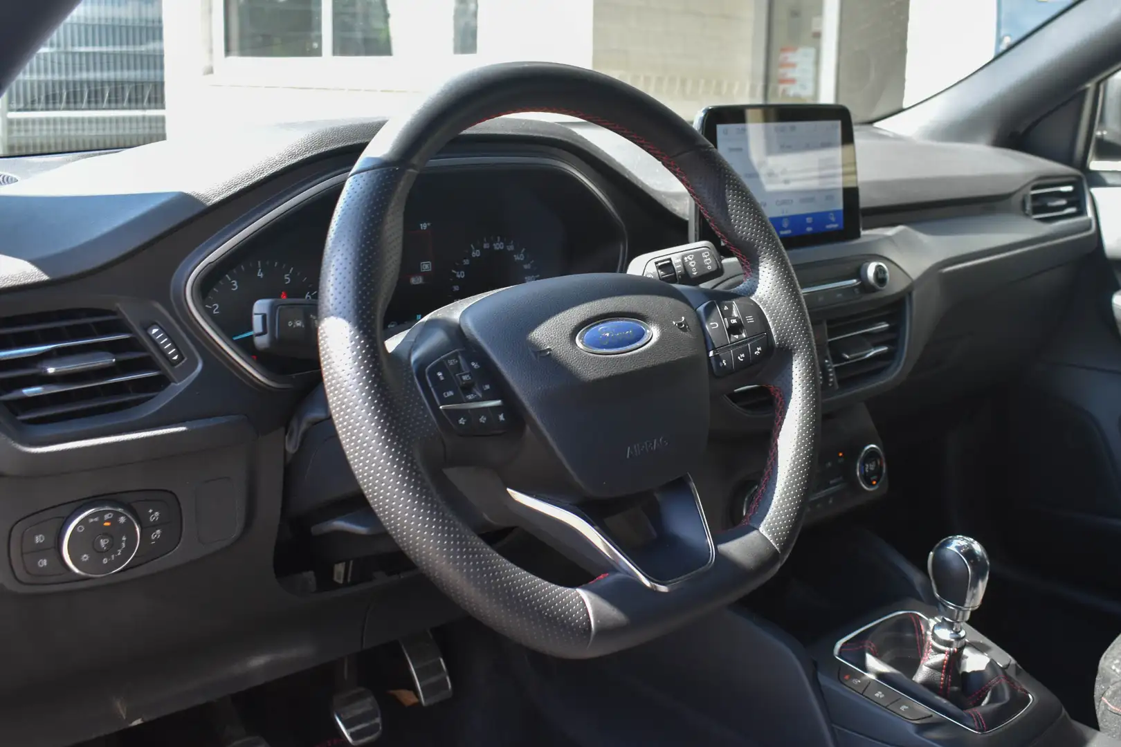 Ford Focus Wagon 1.0 EcoBoost Hybrid ST Line | Winter Pak | 1 Noir - 2