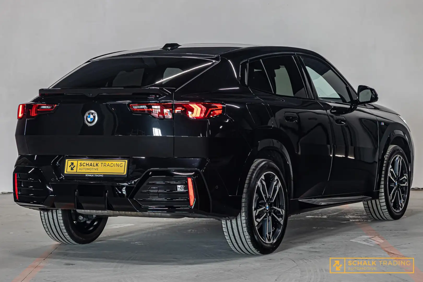 BMW X2 SDrive20i M-sport|Pano|H&K|Cam|Fabrieksgarantie| Zwart - 2