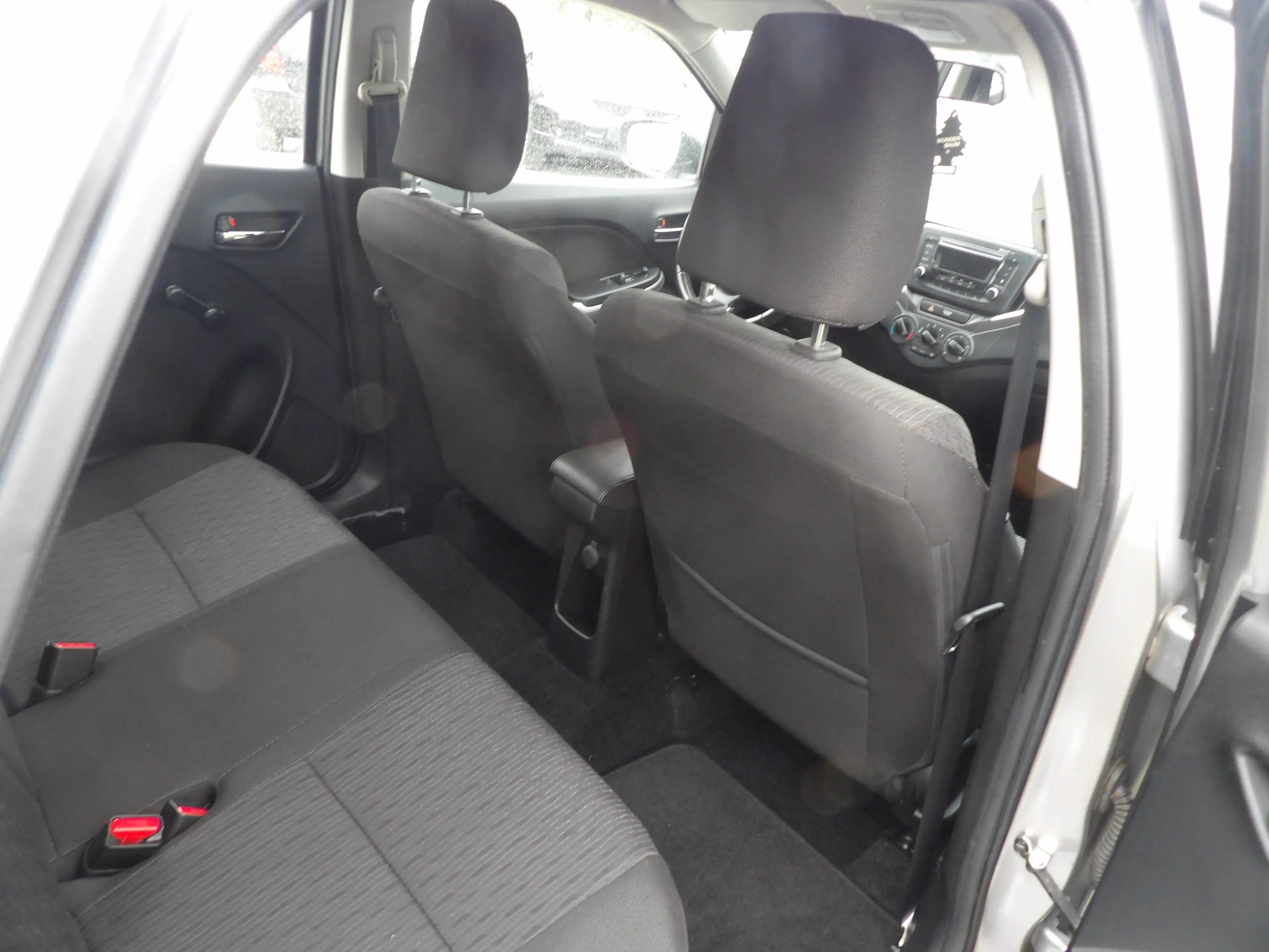 Suzuki Baleno Basic Klima CD Radio Sitzheizung Freisprechanlage HU AU Neu — photo 11